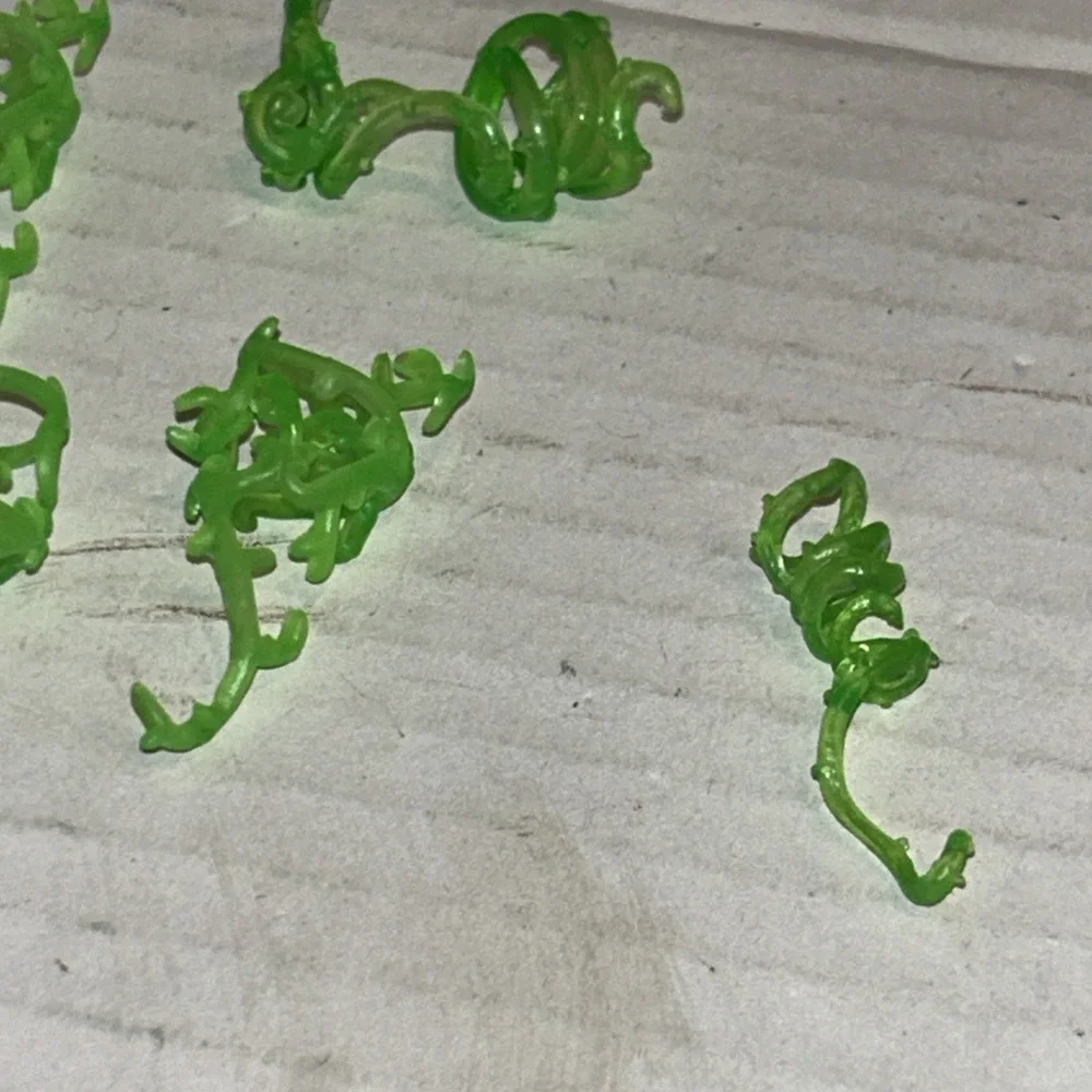 Monster High Venus McFlytrap First Wave Signature Leg Vines Translucent Green C2